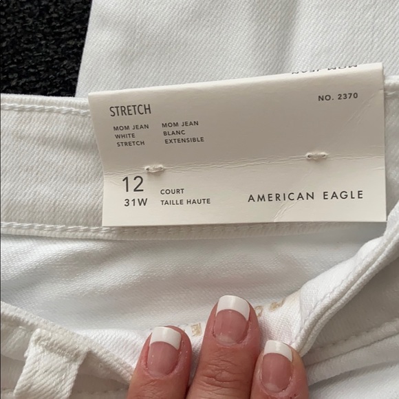 NWT American Eagle white “Mom Jean” Size 12 (31W) - Picture 2 of 4